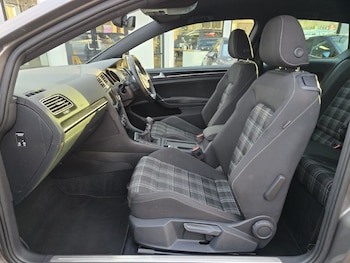 Used Volkswagen Golf 2017 for sale - 77391865: Photo