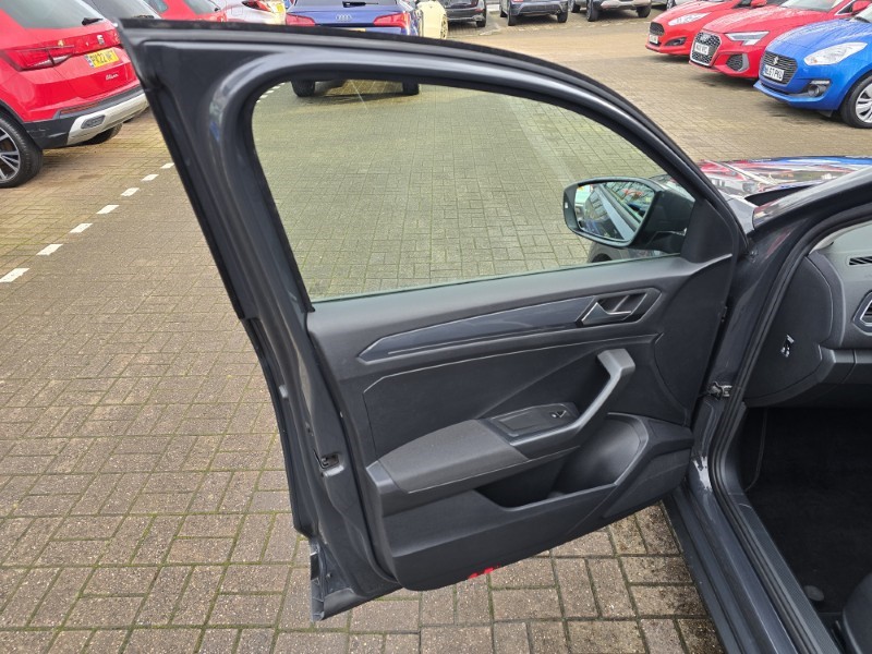 Used Volkswagen T-Roc 2018 for sale - 76981802: Photo 25