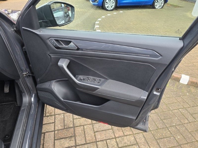 Used Volkswagen T-Roc 2018 for sale - 76981802: Photo 27