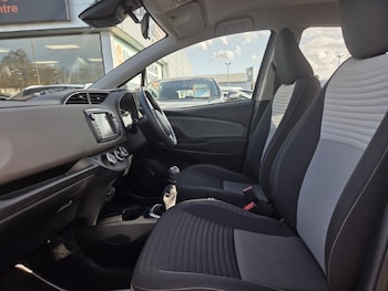 Used Toyota Yaris 2017 for sale - 78236140: Photo