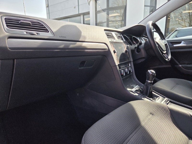 Used Volkswagen Golf 2017 for sale - 77975611: Photo 17