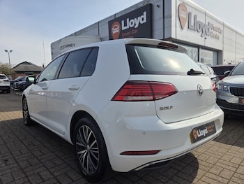 Used Volkswagen Golf 2017 for sale - 77975611: Photo