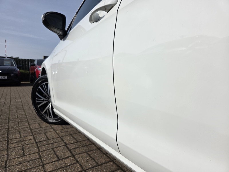 Used Volkswagen Golf 2017 for sale - 77975611: Photo 41