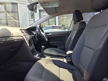 Used Volkswagen Golf 2017 for sale - 77975611: Photo