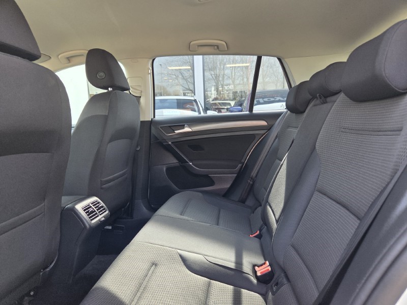 Used Volkswagen Golf 2017 for sale - 77975611: Photo 5