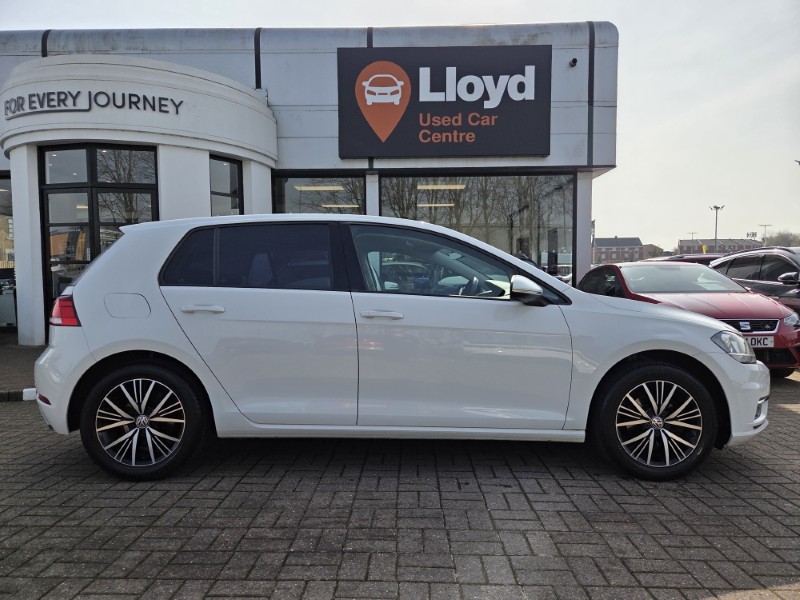 Used Volkswagen Golf 2017 for sale - 77975611: Photo 6