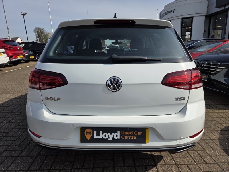 Used Volkswagen Golf 2017 for sale - 77975611: Photo 8