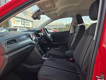 Used Volkswagen T-Roc 2019 for sale - 79512329: Photo