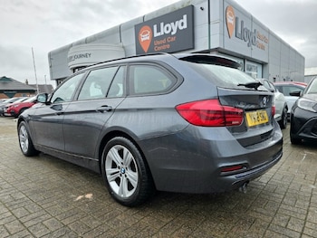 Used BMW 3 Series 2018 for sale - 77113030: Photo