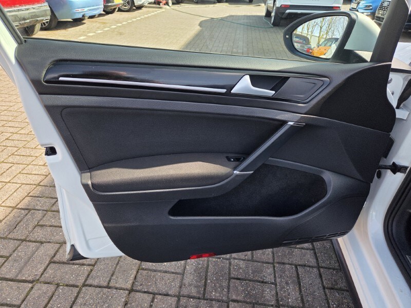 Used Volkswagen Golf 2016 for sale - 77915601: Photo 24