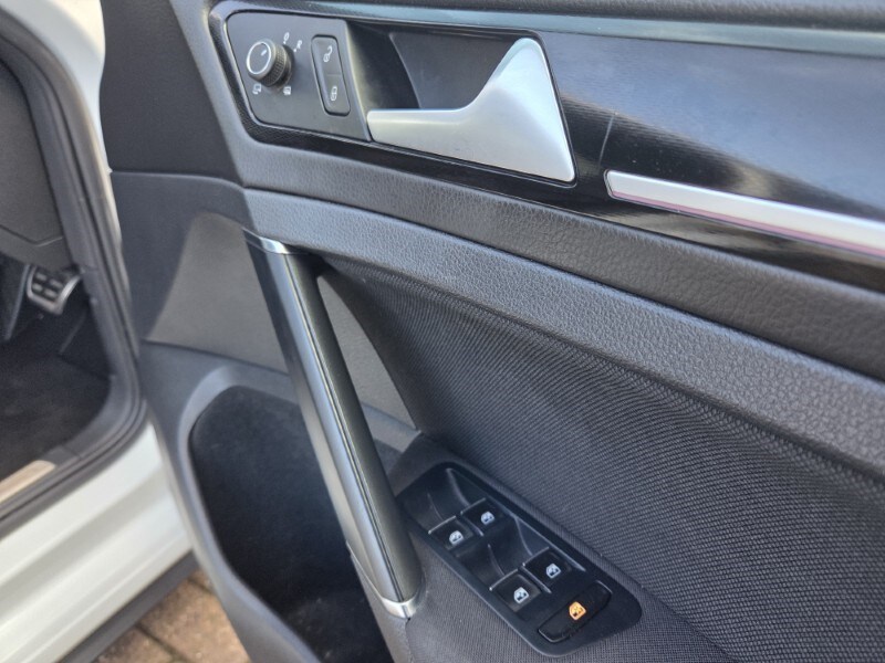 Used Volkswagen Golf 2016 for sale - 77915601: Photo 30