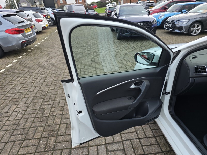 Used Volkswagen Polo 2017 for sale - 77300607: Photo 25