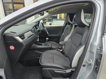 Used Renault Captur 2022 for sale - 76981480: Photo