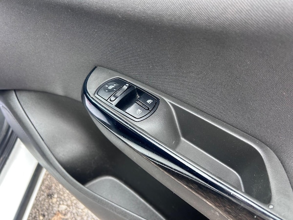 Used Vauxhall Corsa 2015 for sale - 75689512: Photo 11