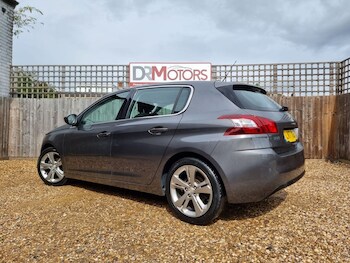 Used Peugeot 308 2017 for sale - 75559552: Photo