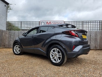 Used Toyota C-HR 2023 for sale - 78570348: Photo