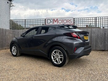 Used Toyota C-HR 2023 for sale - 78349542: Photo