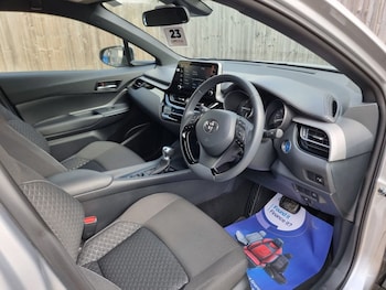 Used Toyota C-HR 2023 for sale - 78974969: Photo