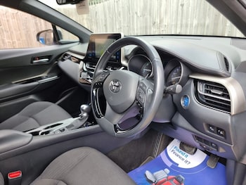 Used Toyota C-HR 2019 for sale - 79141746: Photo