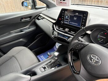 Used Toyota C-HR 2023 for sale - 78134560: Photo