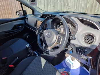 Used Toyota Yaris 2015 for sale - 77594692: Photo