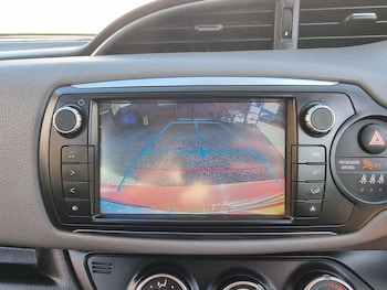 Used Toyota Yaris 2015 for sale - 77594692: Photo