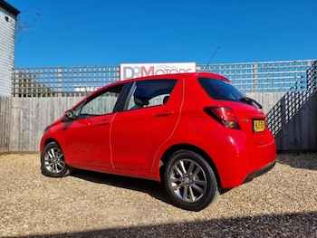 Used Toyota Yaris 2015 for sale - 77594692: Photo
