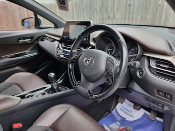 Used Toyota C-HR 2017 for sale - 77631816: Photo