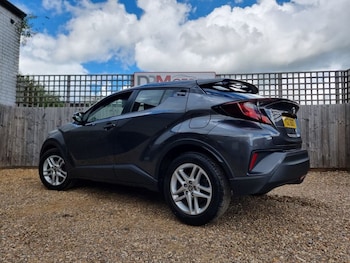 Used Toyota C-HR 2023 for sale - 78272357: Photo