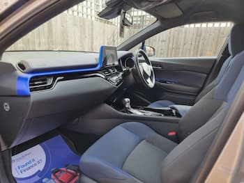 Used Toyota C-HR 2018 for sale - 79358730: Photo