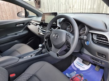 Used Toyota C-HR 2023 for sale - 78612086: Photo