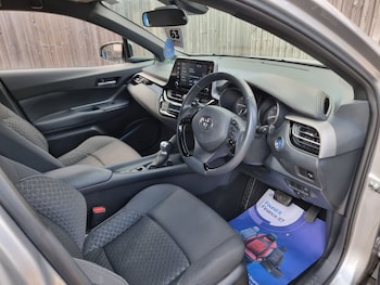 Used Toyota C-HR 2023 for sale - 78315516: Photo