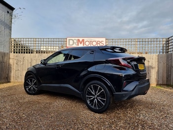 Used Toyota C-HR 2019 for sale - 76962520: Photo