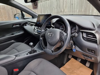 Used Toyota C-HR 2018 for sale - 78349547: Photo