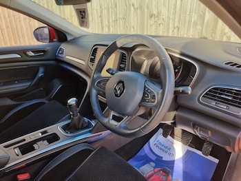 Used Renault Megane 2017 for sale - 76546669: Photo