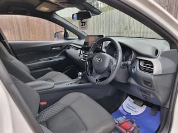 Used Toyota C-HR 2023 for sale - 79709055: Photo