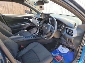 Used Toyota C-HR 2023 for sale - 78501065: Photo