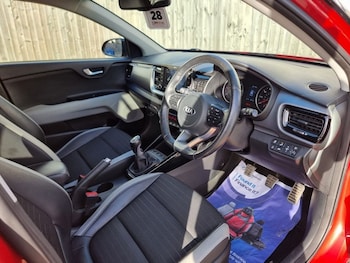 Used Kia Stonic 2018 for sale - 76509981: Photo