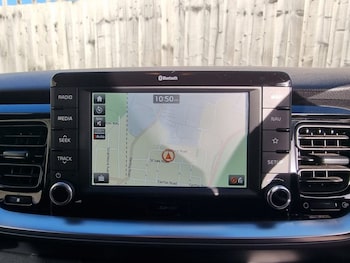 Used Kia Stonic 2018 for sale - 76509981: Photo