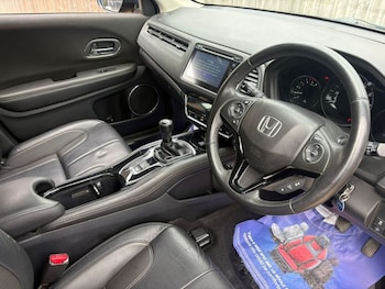 Used Honda HR-V 2017 for sale - 77748839: Photo