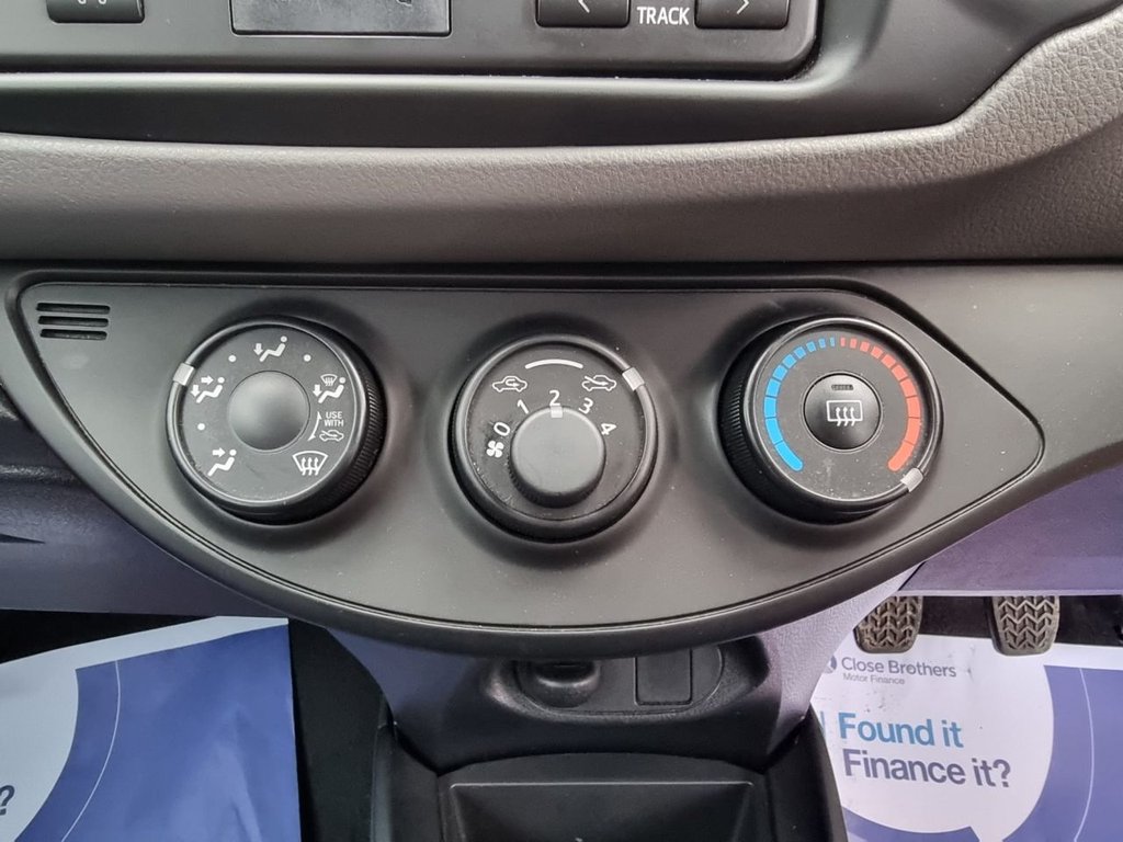 Used Toyota Yaris 2018 for sale - 76711377: Photo 33