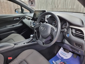Used Toyota C-HR 2023 for sale - 78514654: Photo