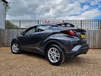 Used Toyota C-HR 2023 for sale - 78514654: Photo