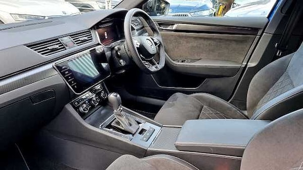 Used Skoda Superb 2023 for sale - 68829930: Photo 2
