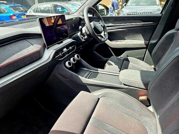 Used Skoda Kodiaq 2025 for sale - 75210388: Photo 2