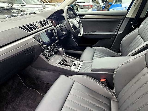 Used Skoda Superb 2023 for sale - 75598284: Photo 2