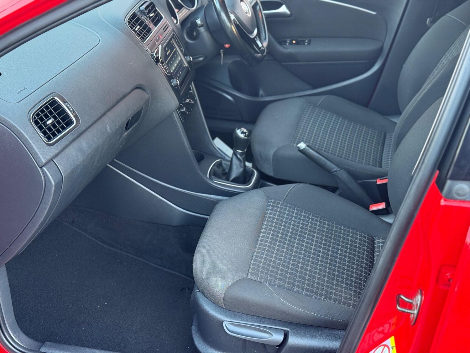 Used Volkswagen Polo 2014 for sale - 76270501: Photo 38