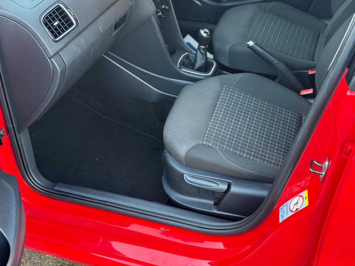 Used Volkswagen Polo 2014 for sale - 76270501: Photo 39