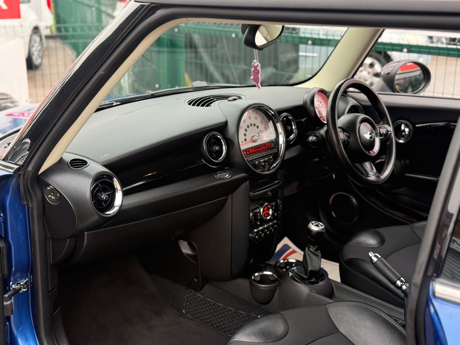 Used MINI Hatch 2011 for sale - 77344322: Photo 18