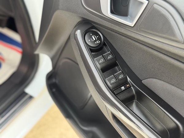 Used Ford Fiesta 2013 for sale - 76136655: Photo 38